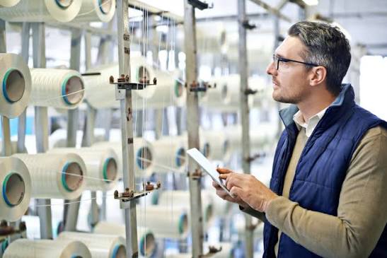Fabric quality inspection – textile manufacturer Surat India